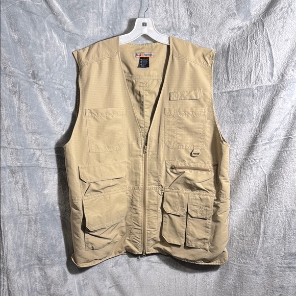 5.11 Tactical Tan Utility Vest men’s size 2XL many, many pockets - Picture 1 of 16